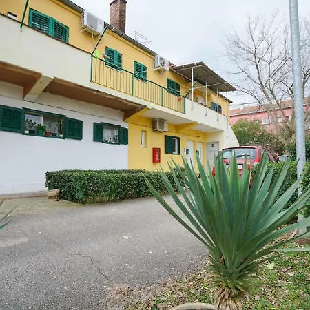 Roko Apartment *