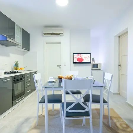 Apartment Roko *